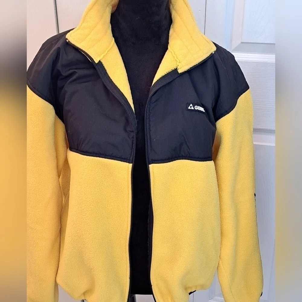 Gerry Vintage Black & Yellow Fleece Jacket    Size M